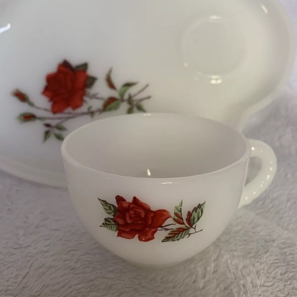 Vintage Federal Milk Glass Lunch Snack Plate + TeaCup Rosecrest Red Roses 2 Sets - Picture 2 of 12